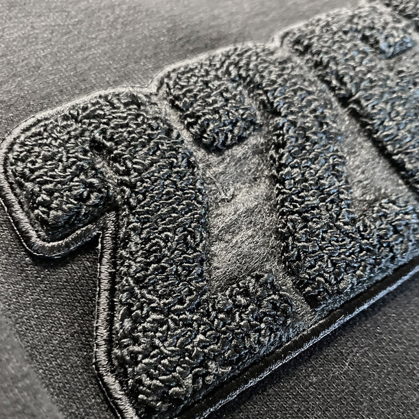 BLACK PATCH SWEATSHIRT